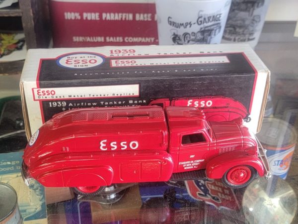 ESSO 1939 Airflow Tanker Bank Side