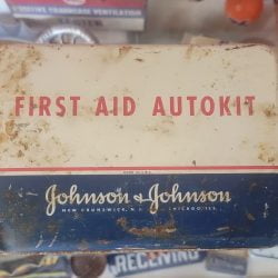 Johnson Johnson First Aid Autokit Tin