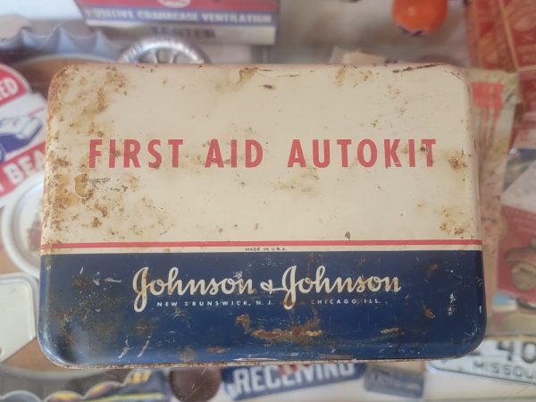 Johnson Johnson First Aid Autokit Tin