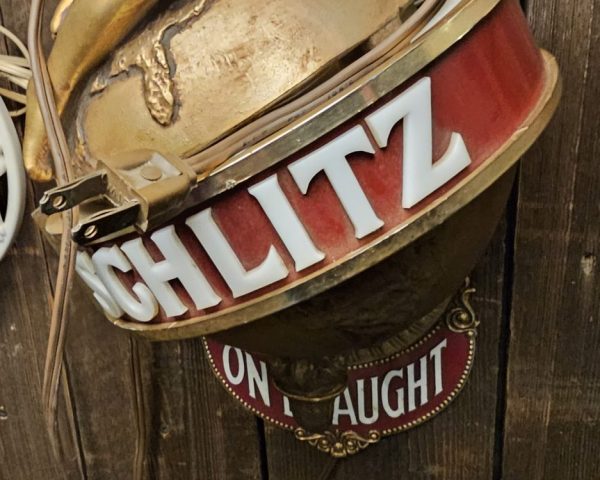 Schlitz ‘Girl On Globe’ Lamp Wording