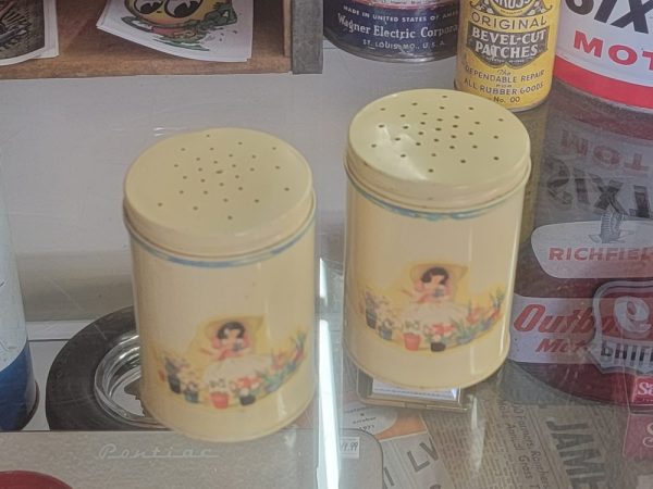 Tin Salt Pepper Shaker Set