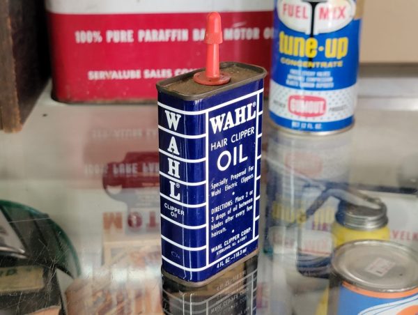 WAHL Hair Clipper Oil Can Left
