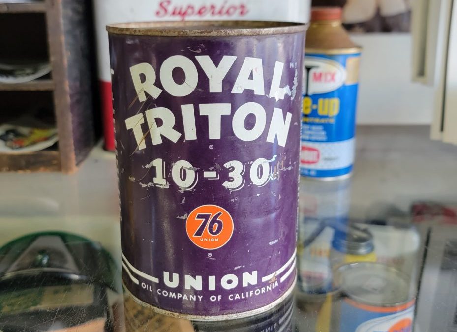 Union 76 Royal Triton 10-30 Motor Oil Can, Quart