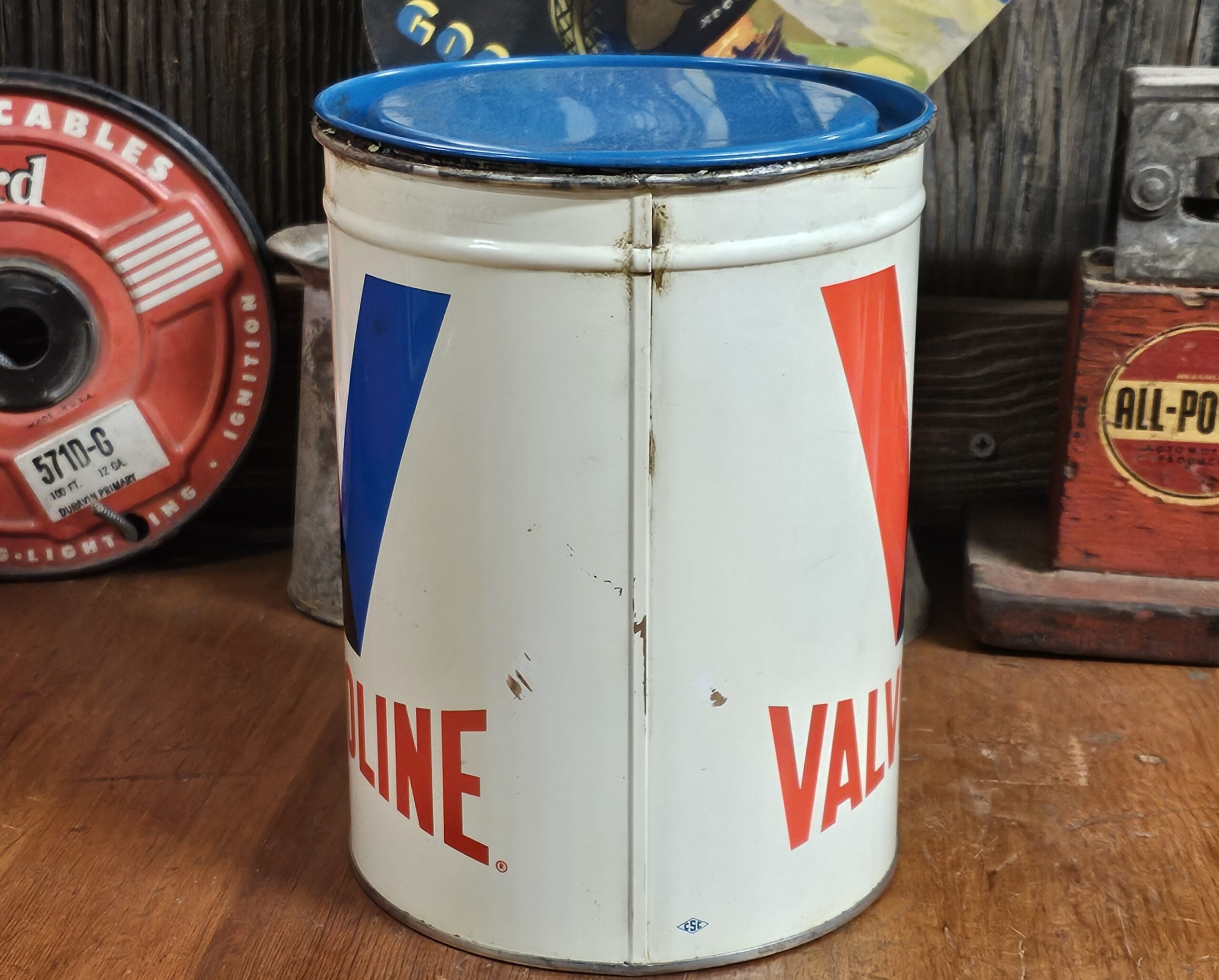 Valvoline Oil Company Grease Can, Five Pound - Image 2