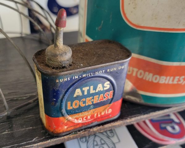 Atlas Lock-Ease Graphited Lock Fluid Can Top-Cap