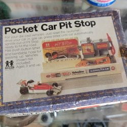 TOMY Pocket Car Pit Stop