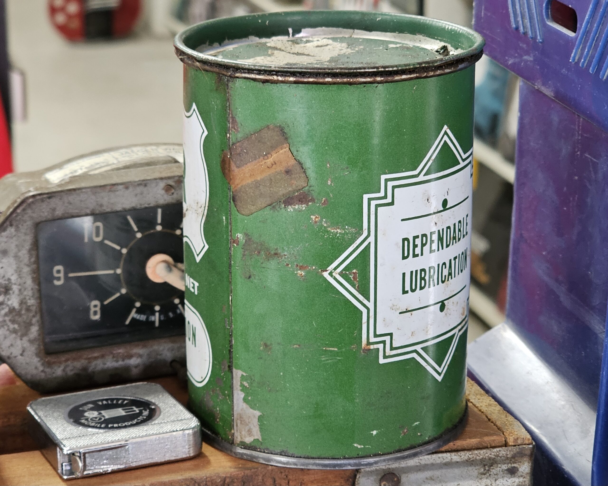 Quaker Oil Multi-Purpose Grease Can Right