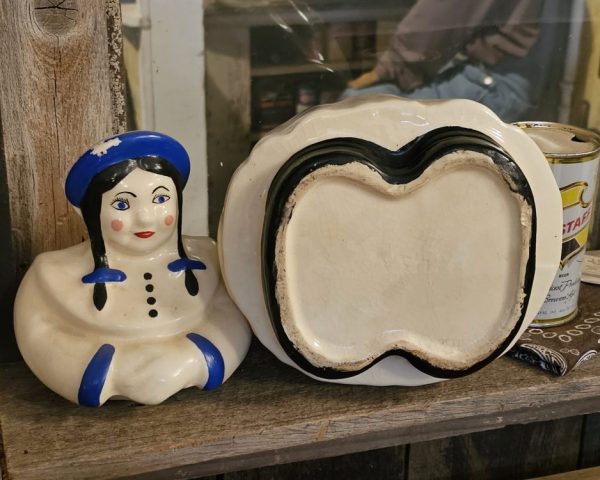 Lady With Pigtails Cookie Jar Bottom