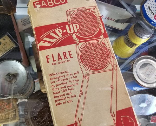 CABCO Flip-Up Reflector Flare Box Top