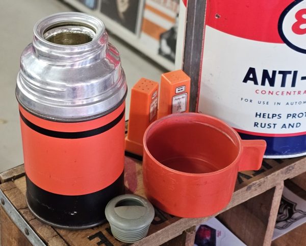 Aladdin Red & Black Economy Thermos Open