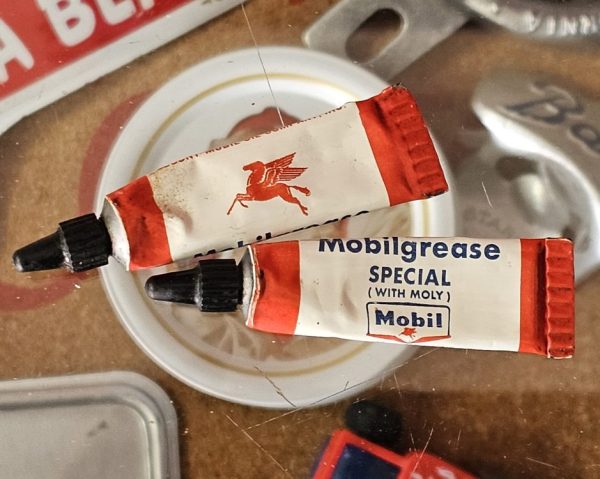 Mobilgrease Special With Moly Tube Back