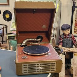 Silvertone Portable 78 Record Player, 1940s