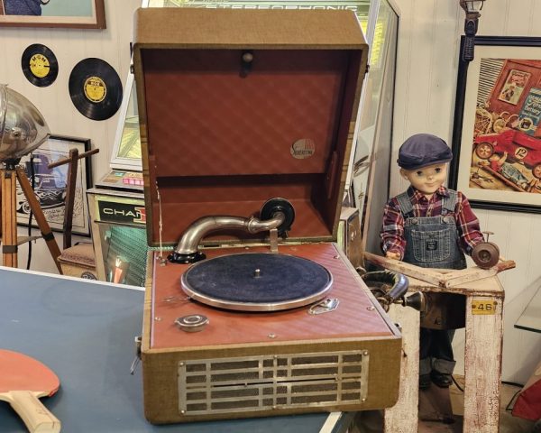 Silvertone Portable 78 Record Player, 1940s